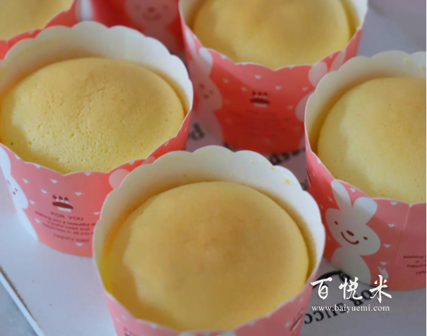 零失敗的杯子蛋糕做法，烘焙新手一次就能成功，蛋糕柔軟不開裂